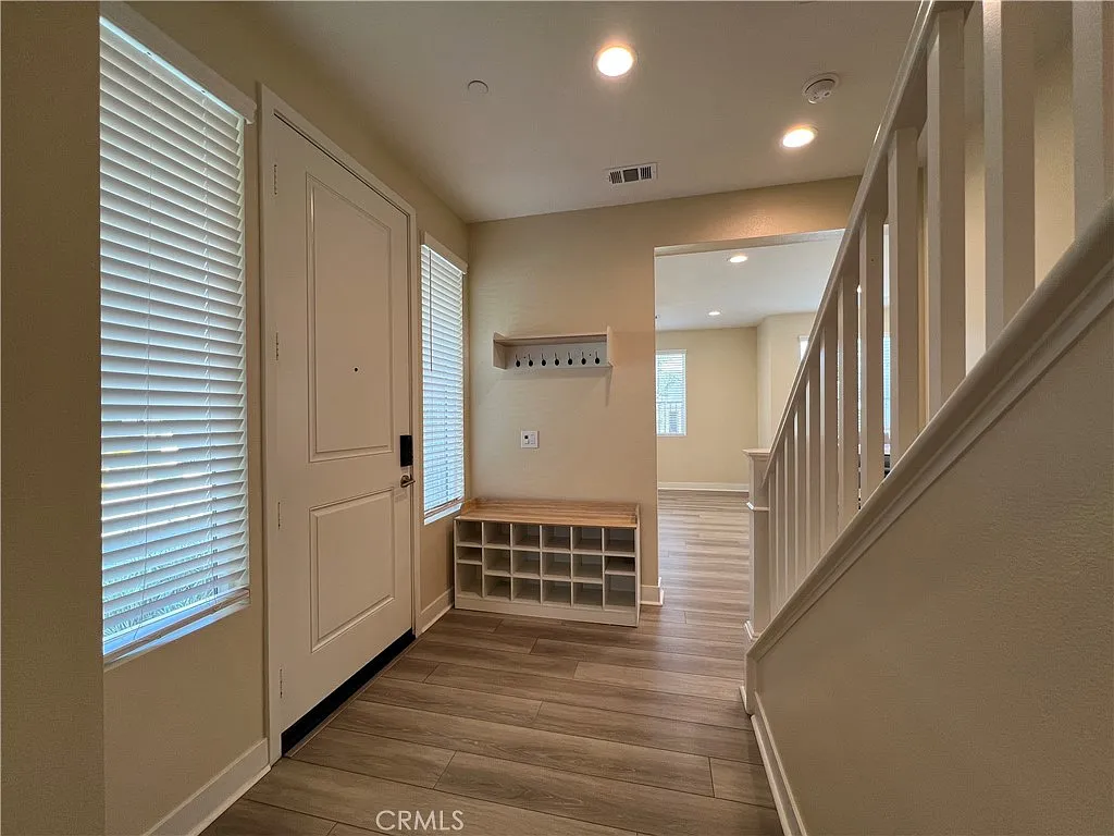 4 bed, 2213 sqft, $4,000 — Photo 2