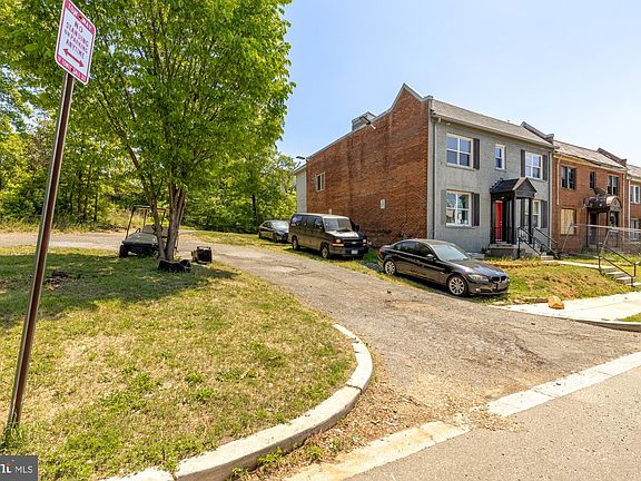 2nd image of 1227 18th Pl NE