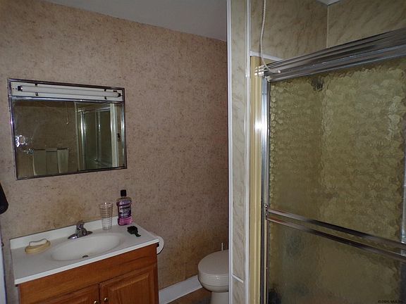 4th image of 32 Lawrence St