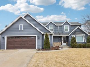 W143N6566 Aspen Dr, Menomonee Falls, WI 53051
