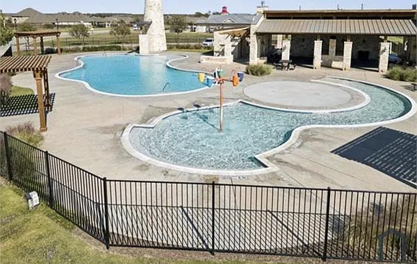 6 bed, 2720 sqft, $3,800 — Photo 3
