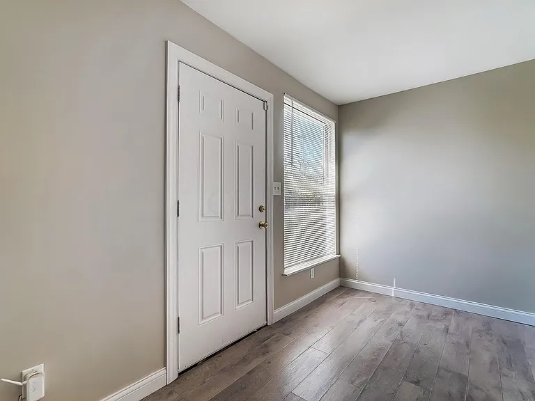 147 Whitethorne Ave — Photo 14