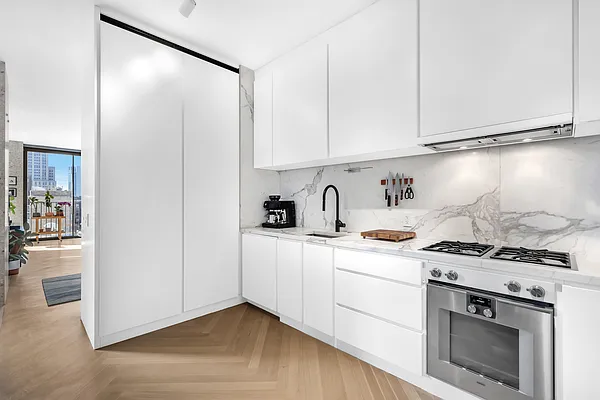 Rented by R New York | media 7