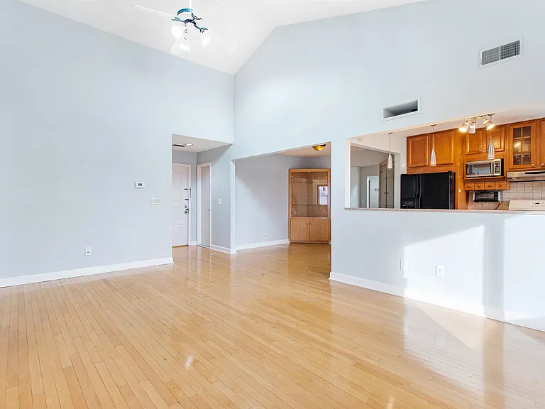 33 Green Valley Ct #33 — Photo 7