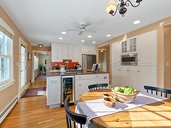 4th image of 959 Hill Rd