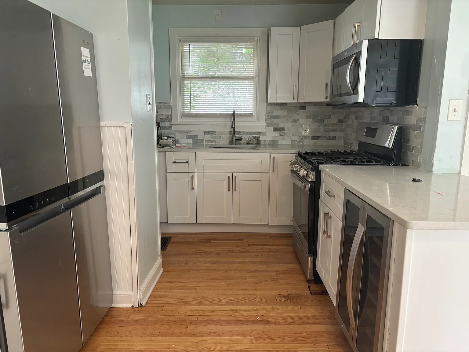 6 bed, 2354 sqft, $4,470 — Photo 3
