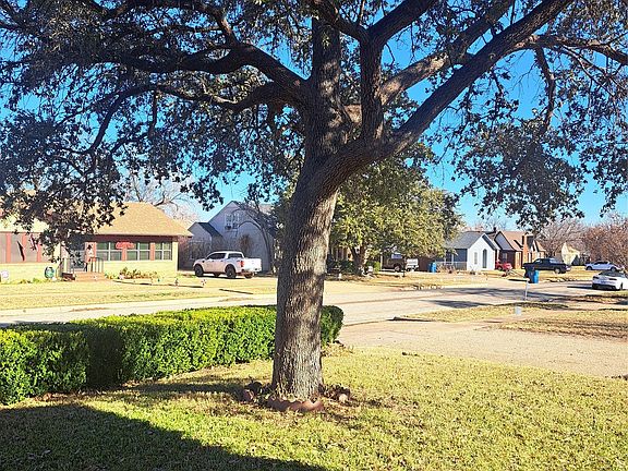 3rd image of 1106 Silas St