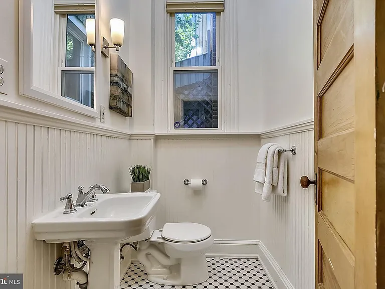 1628 Monroe St NW — Photo 7