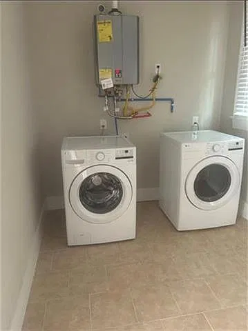 2 bed, 1.0 bath, 897 sqft, $1,200 — Photo 3