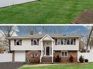 15 Johnson Ct, East Norwich, NY 11732