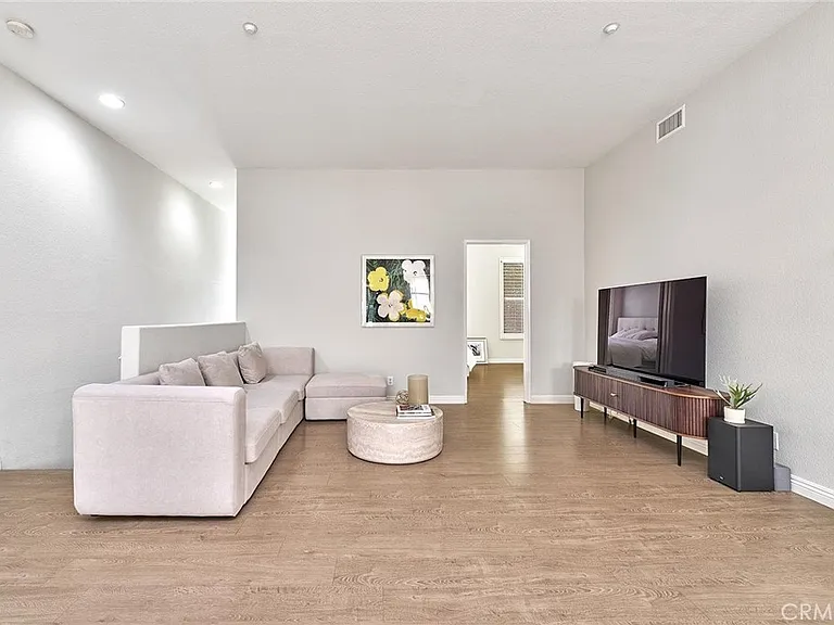 1139 Elfstrom Dr — Photo 11
