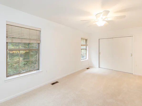 3334 Stone Heather Ct, Herndon, VA 20171