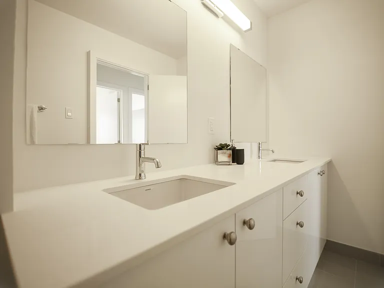 25 Woodridge Cres — Photo 92