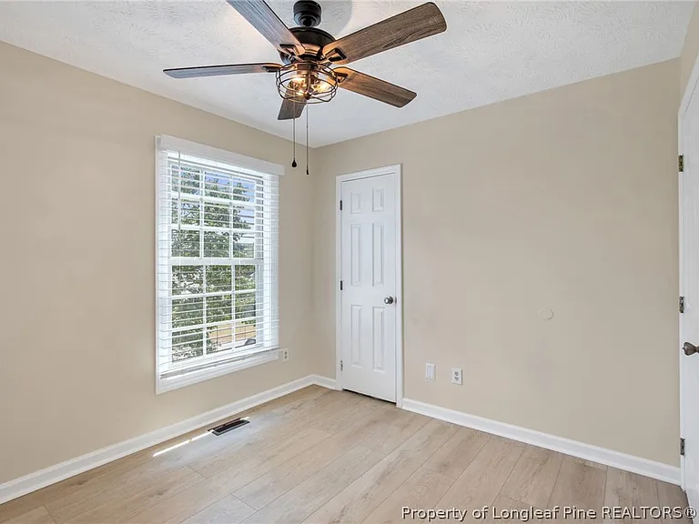 1931 Daphne Cir — Photo 24