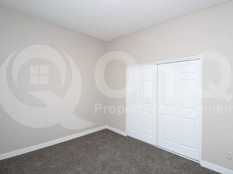 2807 E Paradise Ln #102 — Photo 8