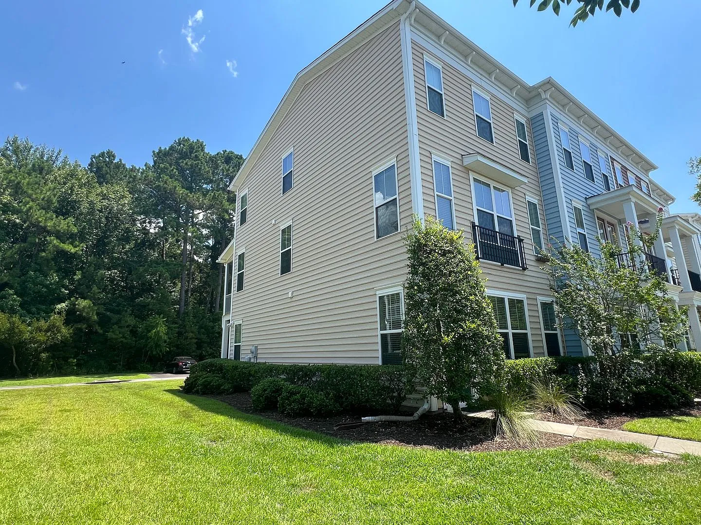 3 Bedroom 4 Bath Townhouse in Bolton's Landing - West Ashley - Charleston — Photo 2
