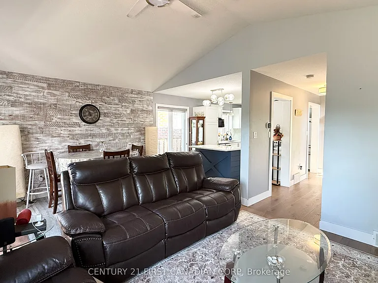 197 Baxter St — Photo 11