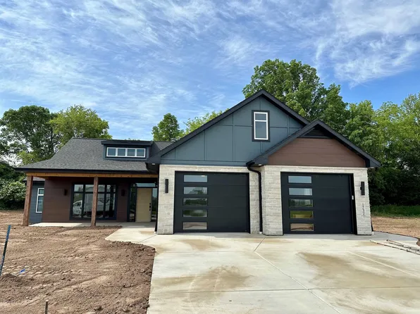 1732 Bobby Jones Dr #38, De Pere, WI 54115
