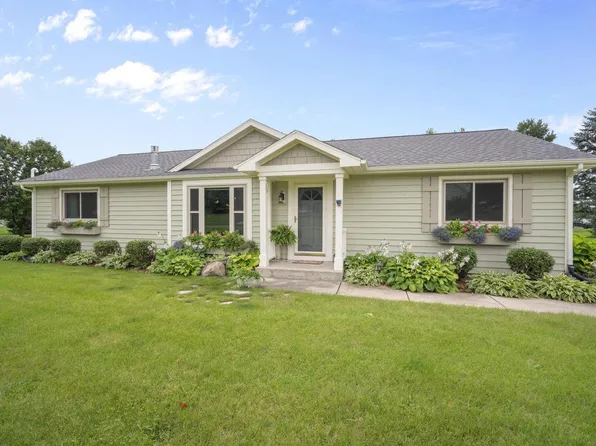 W257S4628 Wood Lilly LANE, Waukesha, WI 53189