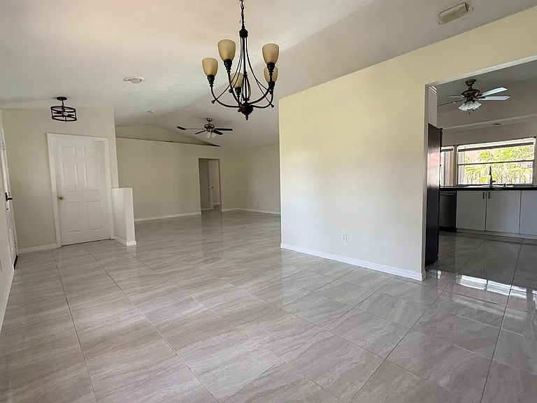 790 SE Ablett Ln — Photo 6