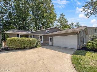 4631 Williamstown Dr, North Olmsted, OH 44070
