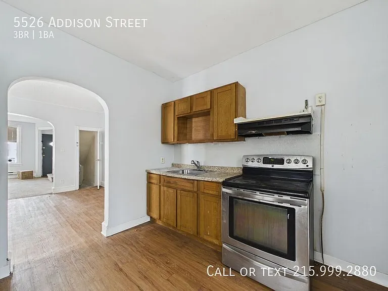 5526 Addison St — Photo 4