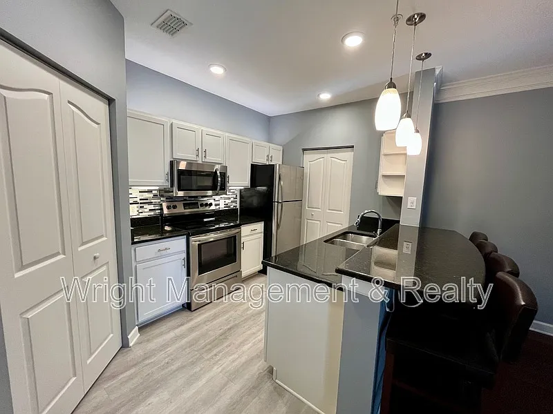 2 bed, 2.0 bath, 1214 sqft, $1,800 — Photo 3