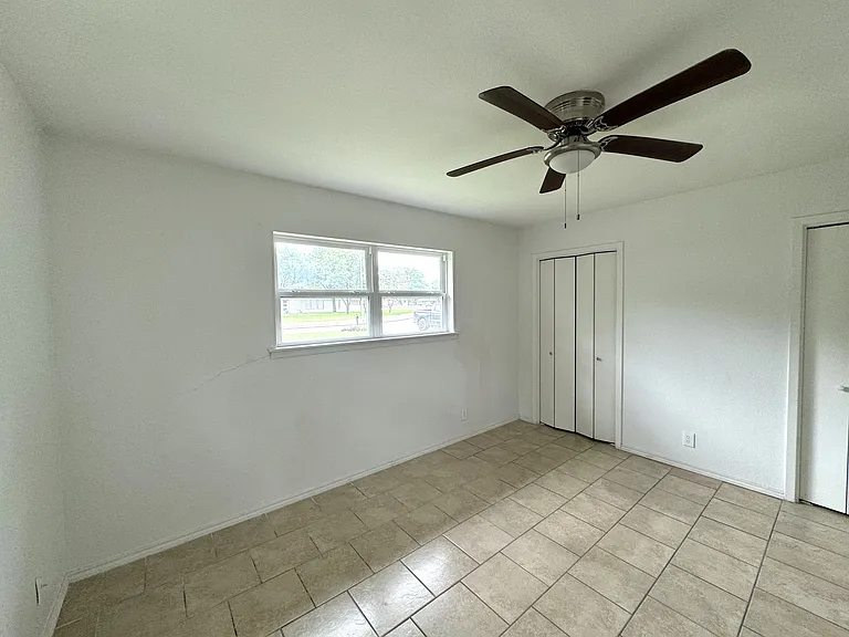 Halbart Dr — Photo 14
