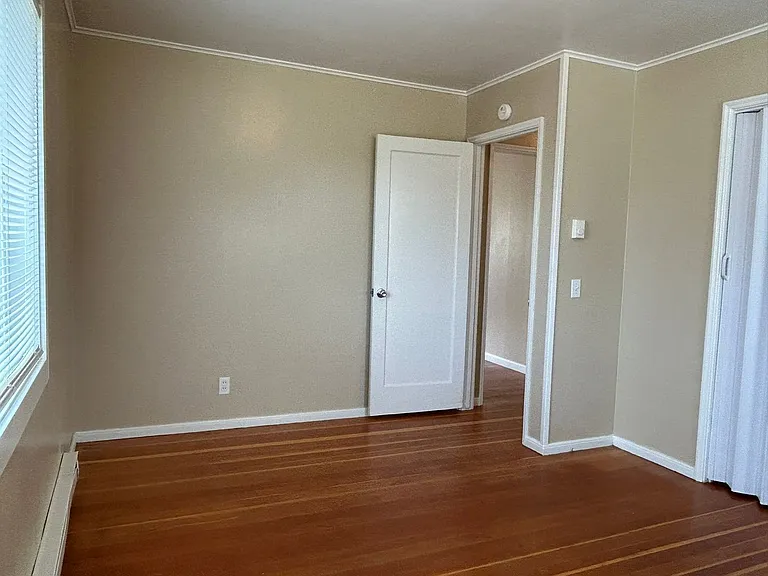 1115 Sanford Ave — Photo 6