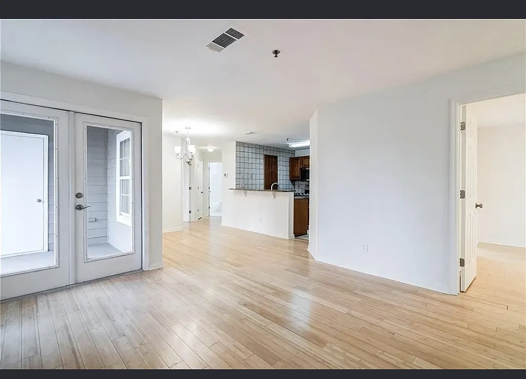 2 bed, 933 sqft, $2,100 — Photo 4
