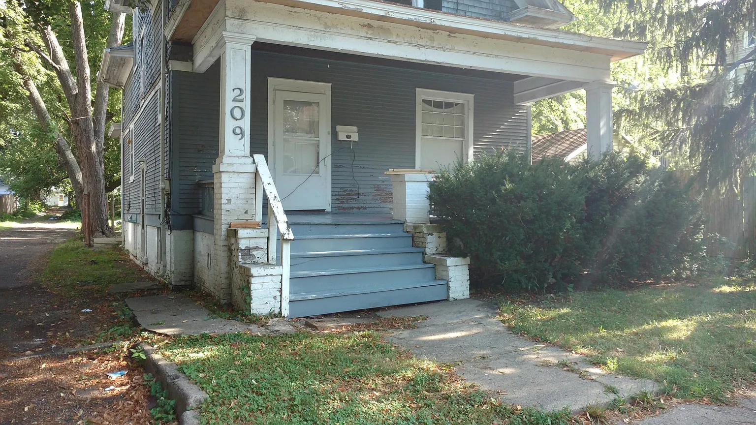 209 E Archer Ave photo 1