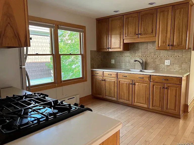 151 Eagle St — Photo 10