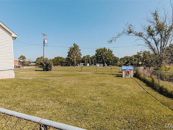 3rd image of 150 Cedar Circle Dr
