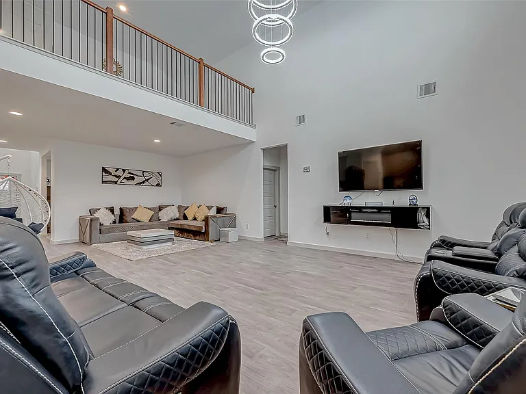 6850 Amber Cliff Ln — Photo 12