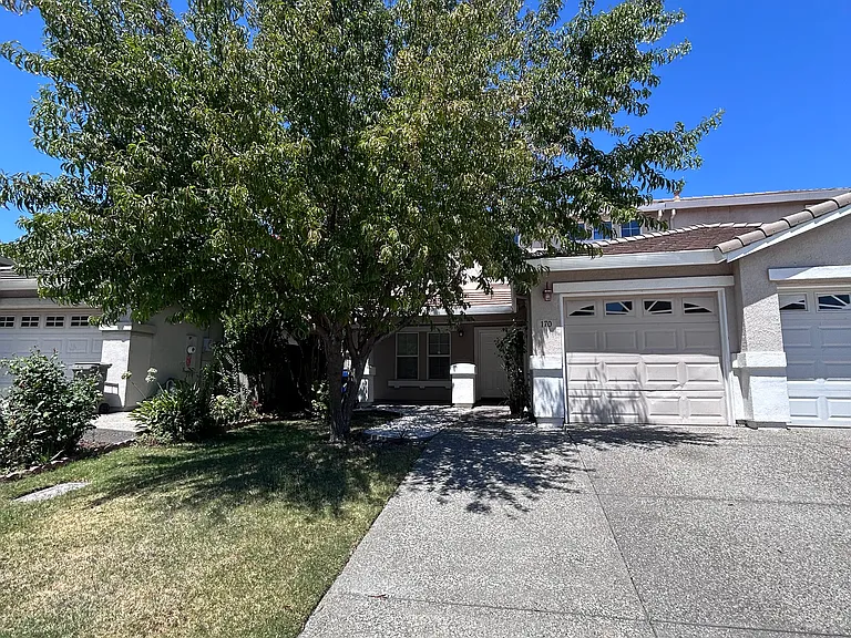 170 Bombay Cir — Photo 2