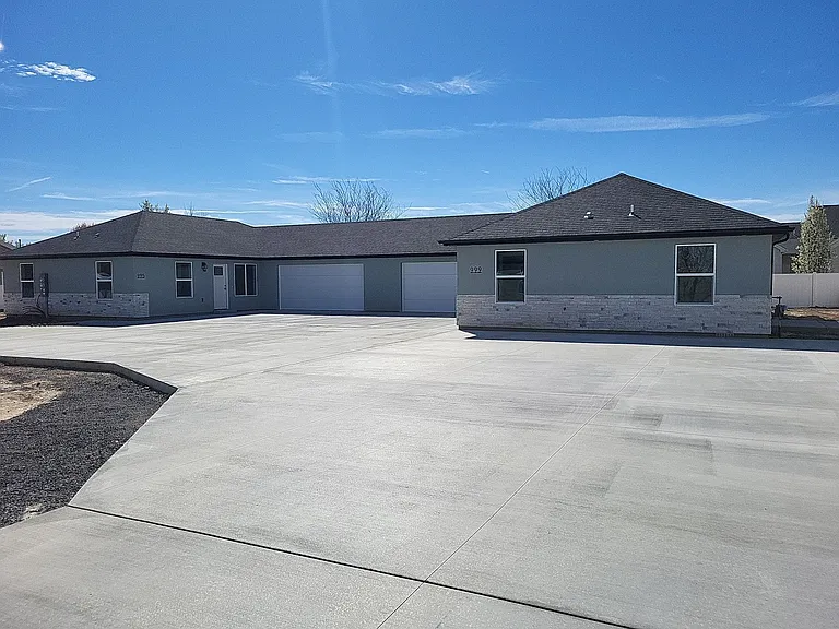 Cheney Dr W — Photo 11