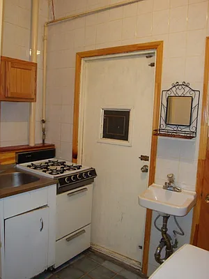 Rented by City Connections Realty | media 4