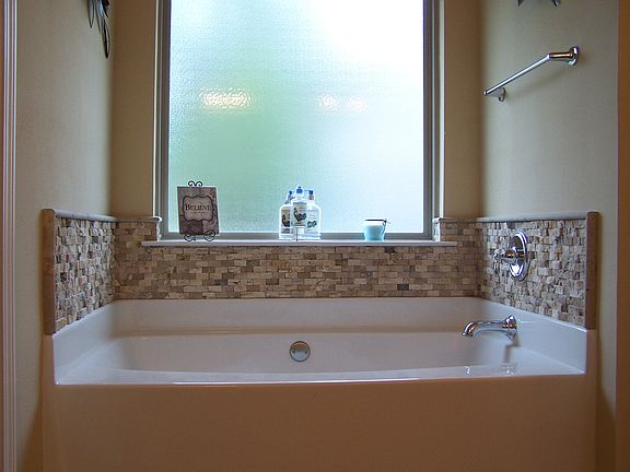 Master soaking tub 