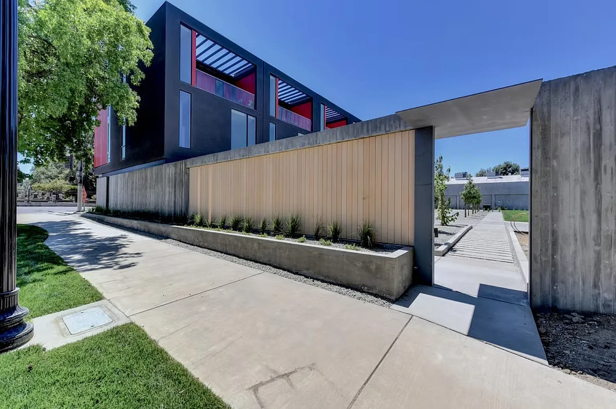 Photo 2 of 10 - 2427 Binnen Ln #101 - Sacramento, CA Building Photo - 2427 Binnen Ln #101