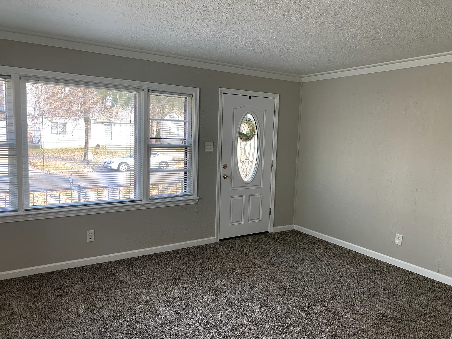 3 bed, 1225 sqft, $1,700 — Photo 2