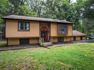 329 Merry Hill Rd, Bartonsville, PA 18321