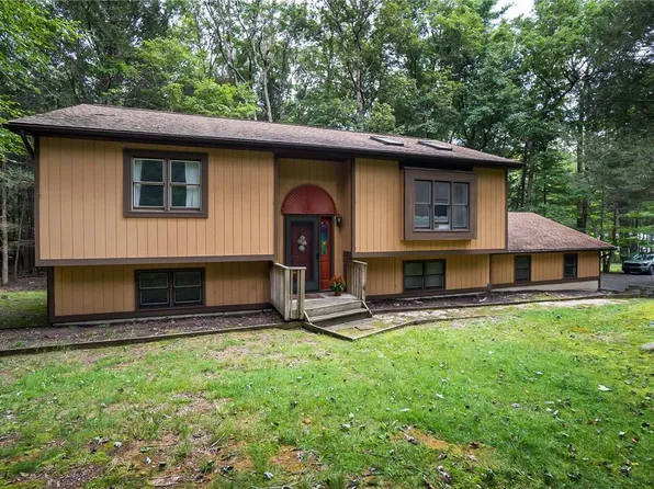 329 Merry Hill Rd, Bartonsville, PA 18321