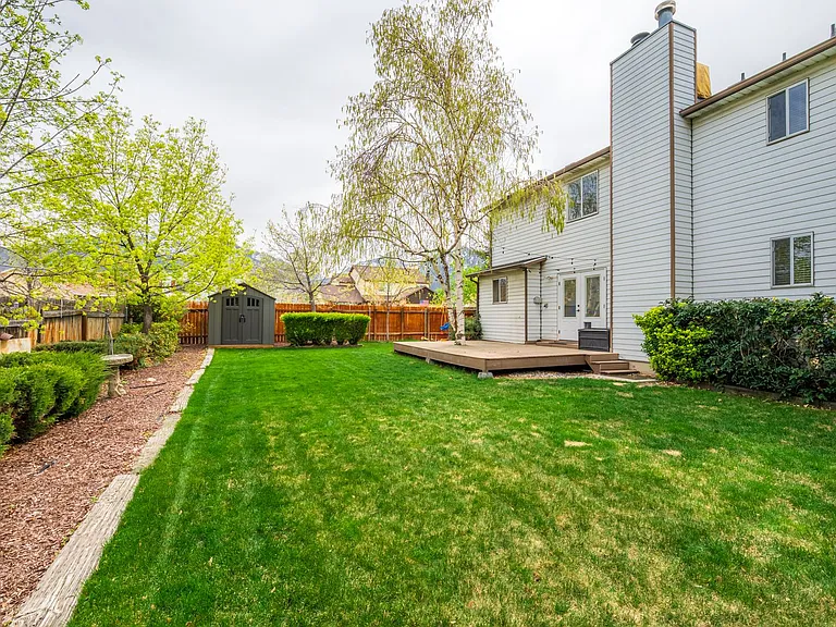 1649 E Michael Way — Photo 8