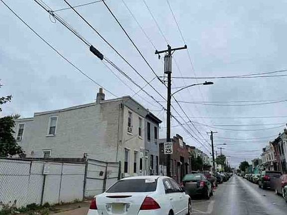 Exterior Neighborhood (street photo)