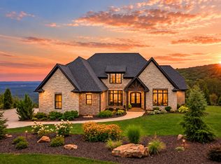 8008 Mountain Laurel Trl, Signal Mountain, TN 37377