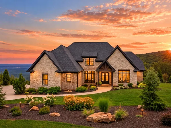 8008 Mountain Laurel Trl, Signal Mountain, TN 37377