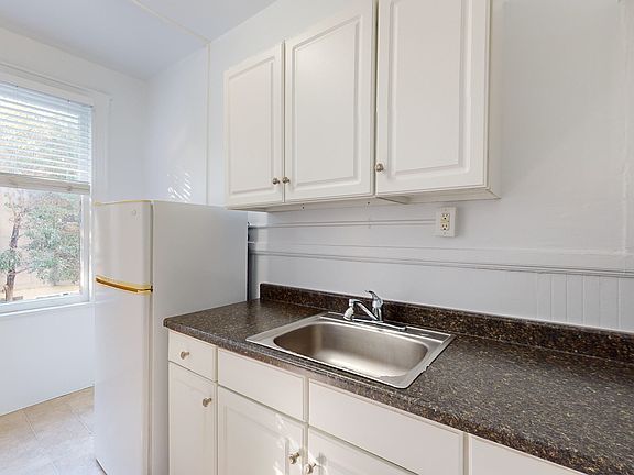 4th image of 150 Franklin St APT 203