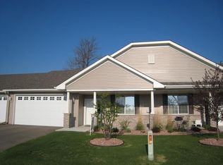 917 Cannon Valley Dr W, Northfield, MN 55057