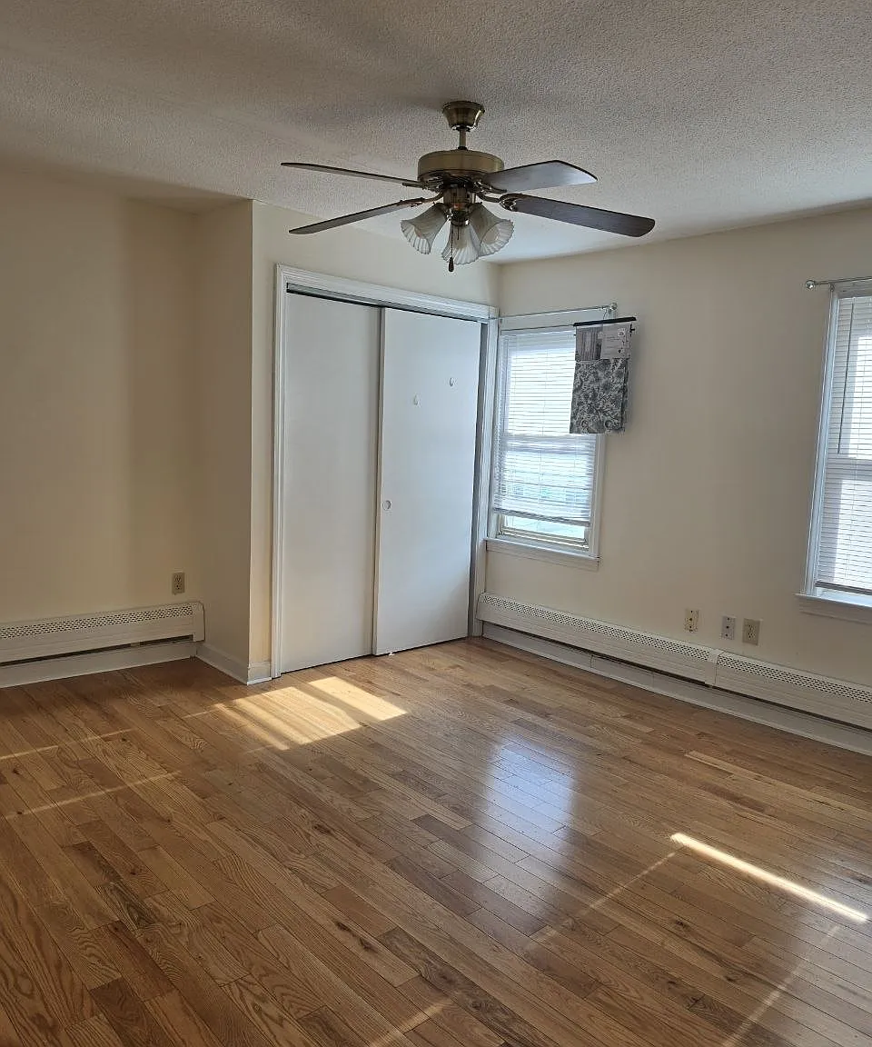 4 bed, 950 sqft, $3,000 — Photo 2