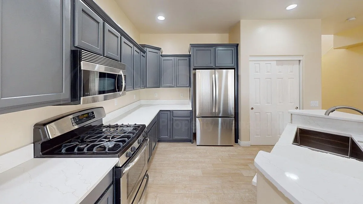 4 bed, 3.0 bath, 1880 sqft, $1,875 — Photo 2